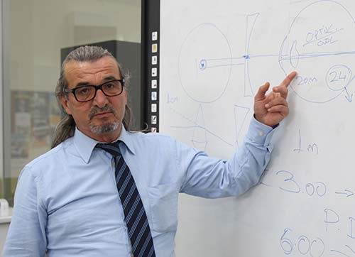 Hatalı gözlük camı çocukları şaşı yapıyor