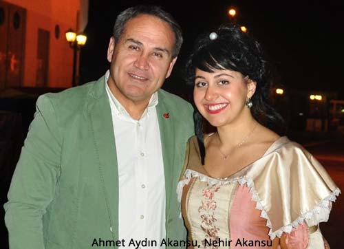 Gazetecinin müzisyen kızı Kibarlık Budalasında 