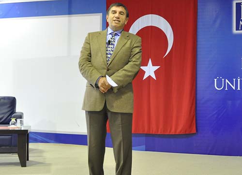 Dökmen İzmir Üniversitesi öğrencileri ile buluştu