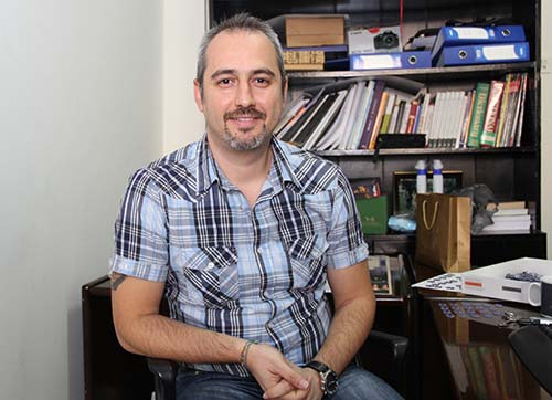 Gazetenin güçlü olabilmesi için gazetecinin güçlü olması gerekiyor