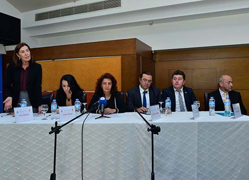 İzmirin medikal turizminin artıları eksileri masaya yatırıldı