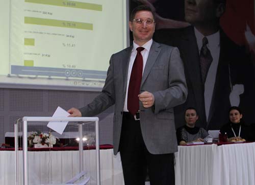 Sandıktan  Rektör Prof.Dr.Akhan çıktı