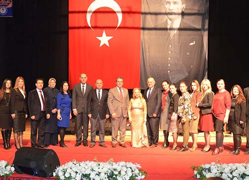 Bedia Akartürk Eğitimcilere Unutulmaz Bir Gece Yaşattı