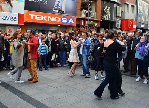Tango danstır. Dans da bir sanat dalıdır
