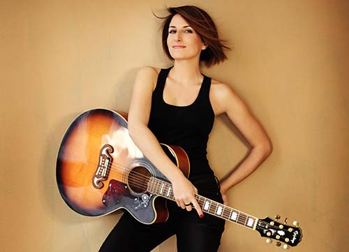 İzmir Hasta Çocuk Evleri Derneği için söyleyecek