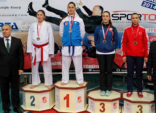 Hem anne hem şampiyon!