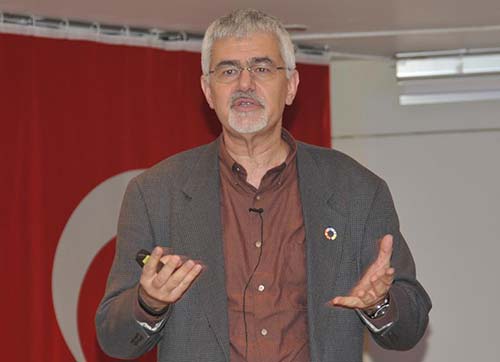 Prof.  Erkuttan öğrencilere girişimcilik nasihatları