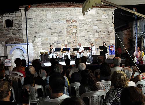 Foça Sanat Sokağında, Nazenin nağmeler