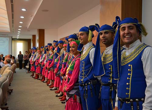 Öğrenciler köklü bir kurumda eğitim alıyor