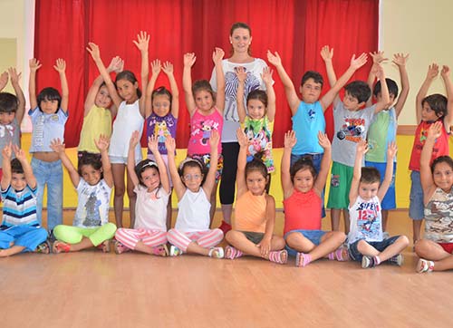 Dikili Belediyesi tiyatro kursları büyük ilgi görüyor