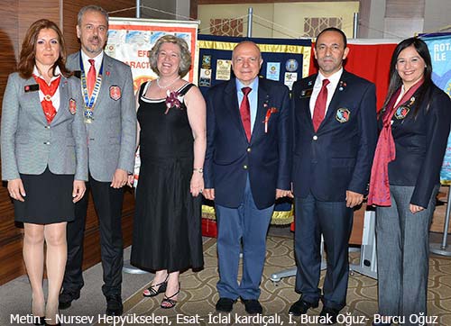 Efes Rotaryde bayrak Metin Hepyükselende