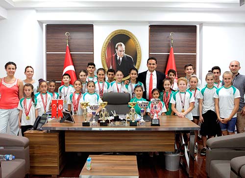 Şampiyonlardan Başkan Atilaya ziyaret