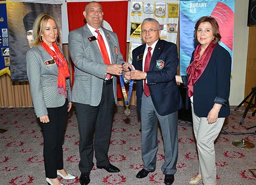 Urla Rotaryde Bayrak Kastroda 