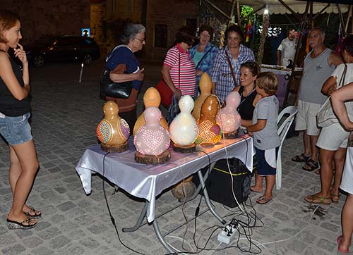Dekoratif Su Kabakları, Foça Sanat Sokağında gün gibi doğdu !