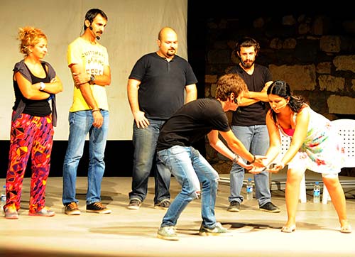 Tiyatro Sokakla Buluşuyor