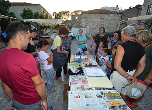 Foça Belediyesi Marsilya Meydanı Sanat Sokağında Ebru Sanatı Gösterisi 