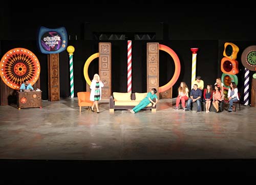 Güldür Güldür Show 12 Eylül Cuma günü yeniden Izmir Fuar Açikhava Tiyatrosu Sahnesi'nde