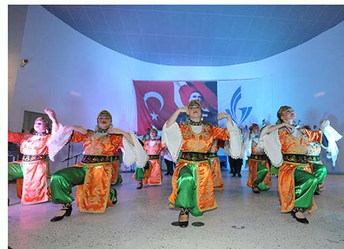 Halk dansları coşturdu