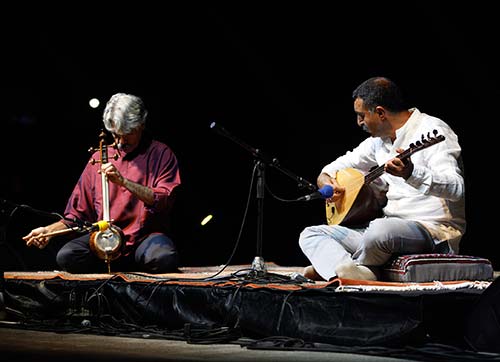 Bornovada Erdal Erzincan ve Kayhan Kalhor rüzgarı