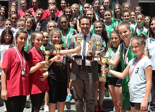 Bornovalı sporcuların kupa heyecanı