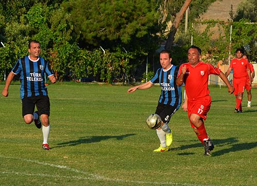 Futbol masterleri, Nihat Hüsenay anısına sahaya çıktı