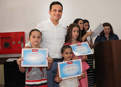 Bornova Belediyesinden 988 çocuğa ingilizce sertifikası