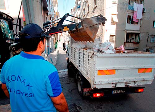  30 mahallede moloz temizliği