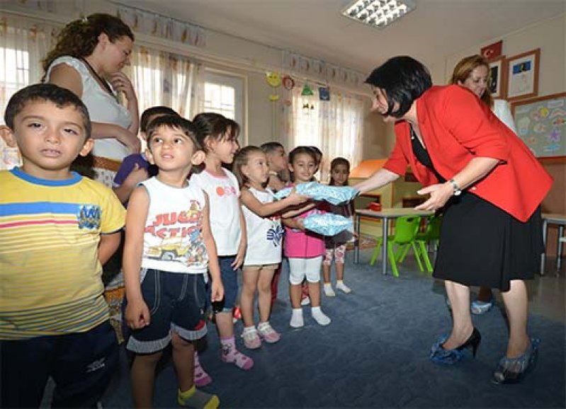 Okul hediyeleri Büyükşehirden