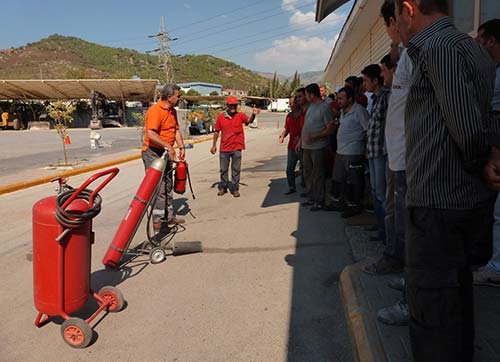 Karşıyaka Belediyesi yangın eğitimlerine devam ediyor