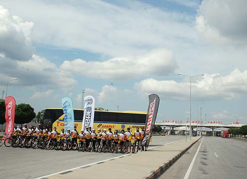 Egeli bisikletçiler Kapıkulede poz verdi