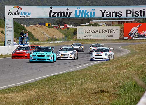 İzmir Park Pistinde Çifte Yarış