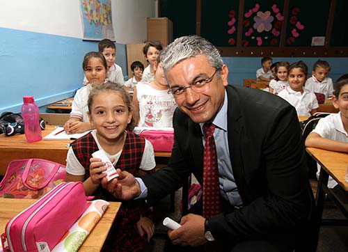 10 bin öğrenciye diş seti