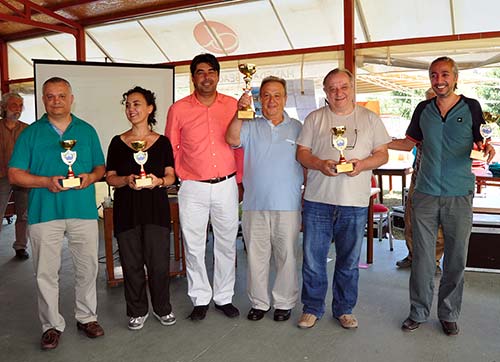 Briç'in şampiyonları kupalarını aldı