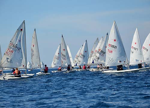 Yelkenler Foça rüzgarıyla doldu