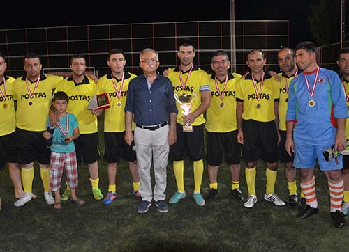 Bayraklıda dostluk kazandı