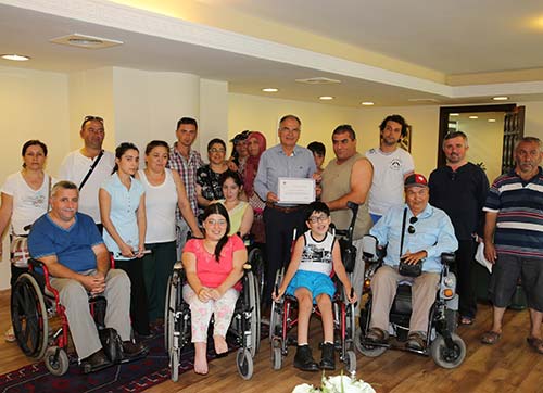 Türkiye Şampiyonu Engelli Yüzücü Selçukta