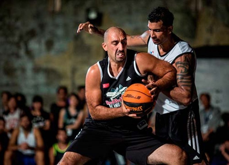 İzmirli basketçinin Dünya Zaferi