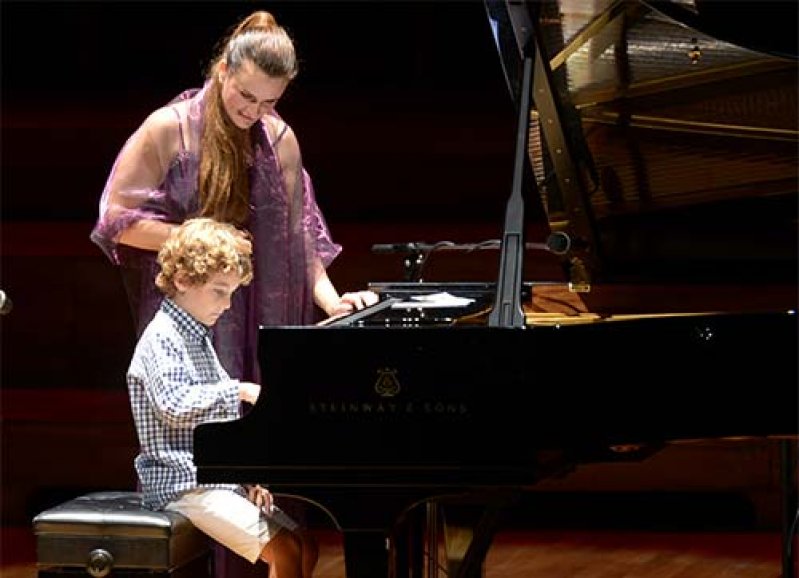 Genç piyanistler İzmirde yarışacak