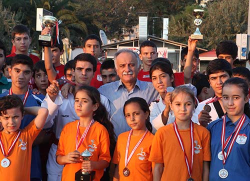 Bayraklıya bir spor salonu daha!
