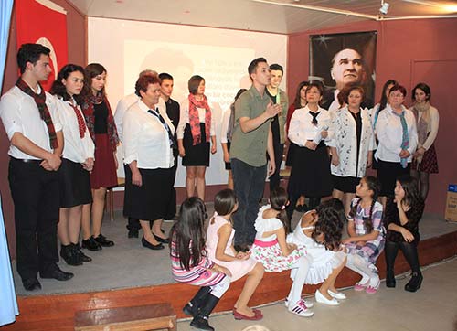 DİKİLİDE NAZIM HİKMET SEVGİSİ