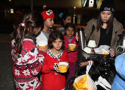 SOĞUK KIŞ GECELERİNE ÖĞRENCİ ELİ