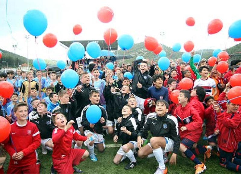 5 kıtayı buluşturan futbol şöleni