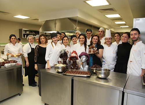 İZMİR EKONOMİLİLER ENGELLERE UMUT 