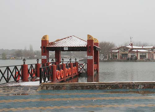 Bucada Gölette beyaz mutluluk