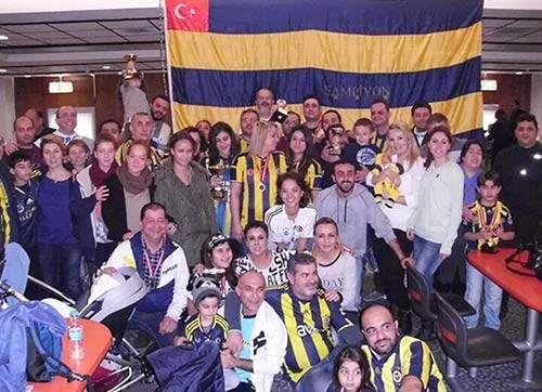 BİZ KOCAMAN BİR AİLEYİZ