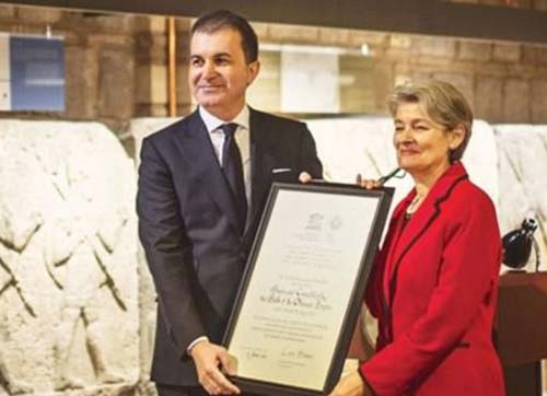 BERGAMANIN UNESCO BERATI TÜRKİYEYE TAKDİM EDİLDİ