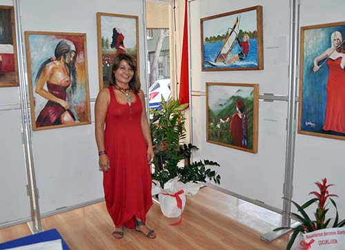 KIRMIZILI KADINLAR FOÇADA AÇILDI