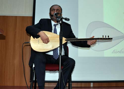 Vur sazın tellerine inlesin, Derdi olan türkülerde dinlesin!