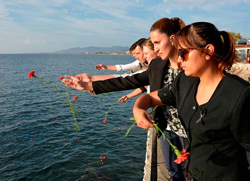 Dikili Belediyesi çalışanları Ankara katliamını kınadı