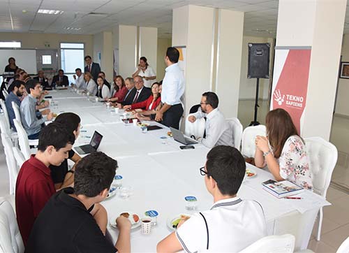  DOKUZ EYLÜL ÜNİVERSİTESİ İZMİRİN GELECEĞİNİ TARTIŞTI